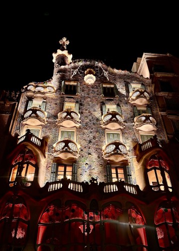 wytwory_obraz_fasada Casa Batlló_proporcja.jpg