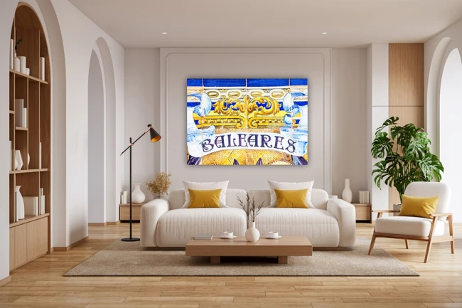 wytwory_obraz_azulejos z napisem Baleares, nawiązującym do hiszpańskiego archipelagu Balearów na Morzu Śródziemnym_proporcja_wnetrze.jpg